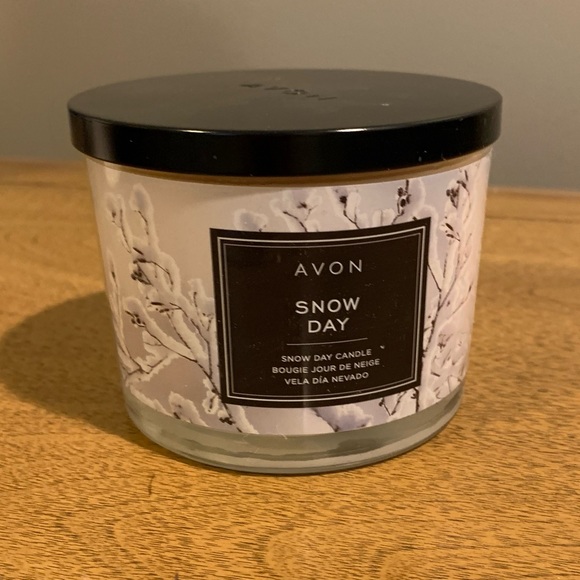 Snow Day 3-Wick Candle, Glass Jar, New In Box - Picture 1 of 12